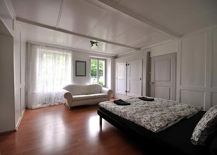 Apartment Town House Sleeps 12 Guests *