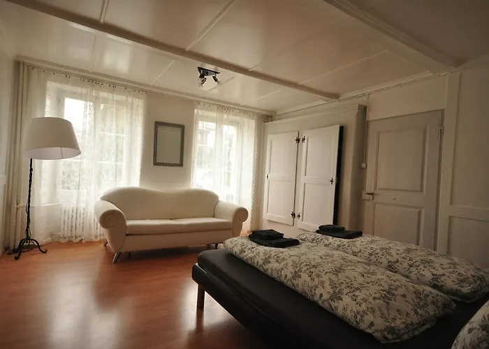 Town House Sleeps 12 Guests * Interlaken